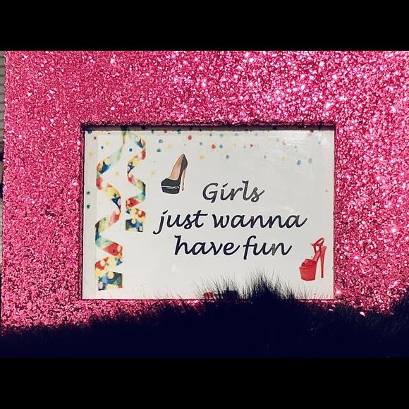 Meet your Posher, Rhnee - Picture 1 of 3